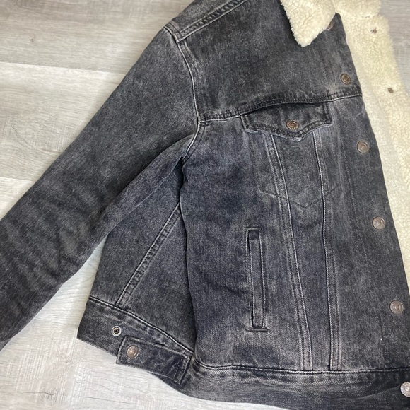 Levi’s Jacket - Picture 2 of 3